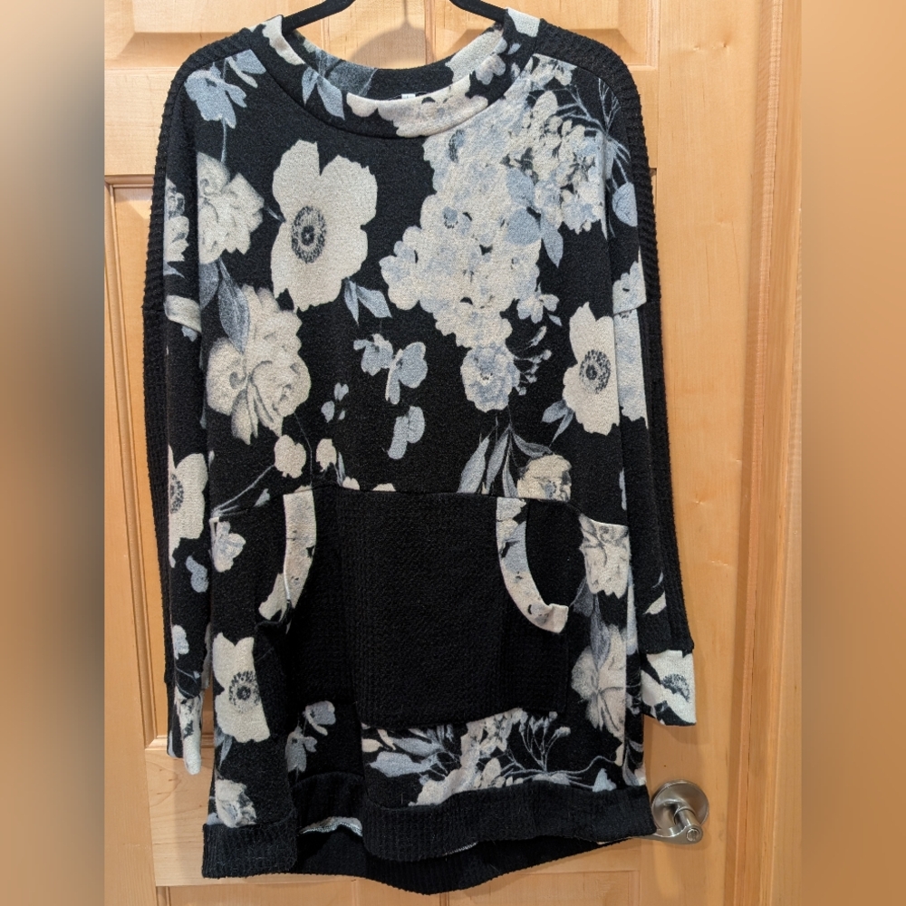 White Birch Black and White Floral Crew Neck Sweater Tunic